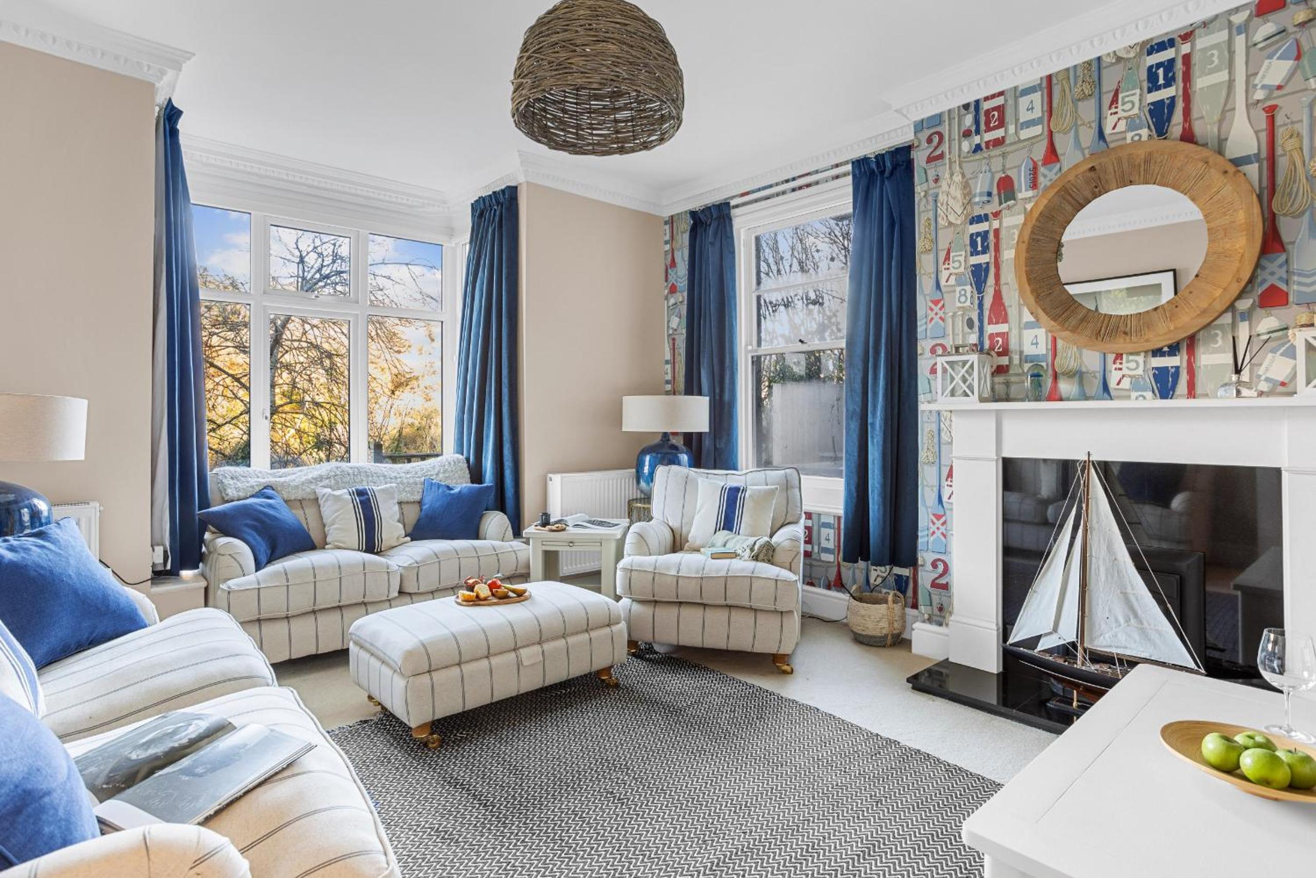 Homefield - Chic charm with unrivalled river views