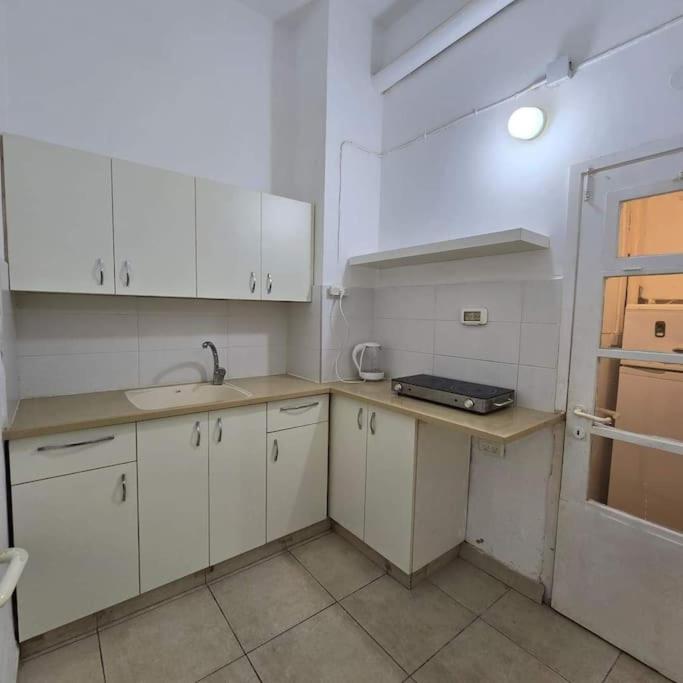 Arlozorov 66 - apartment studio view 3