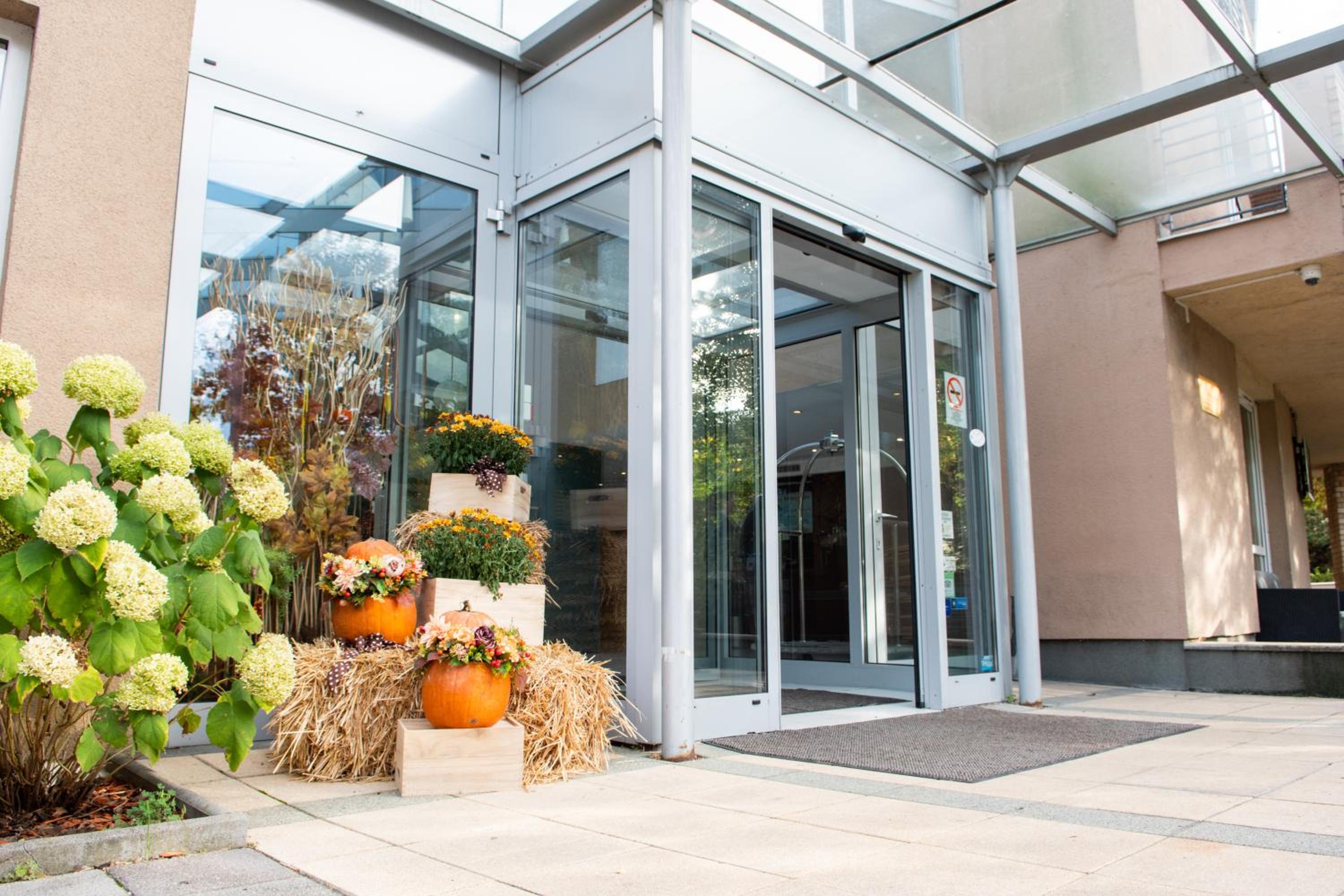 Hotel CE Plaza Hotel - Image 1