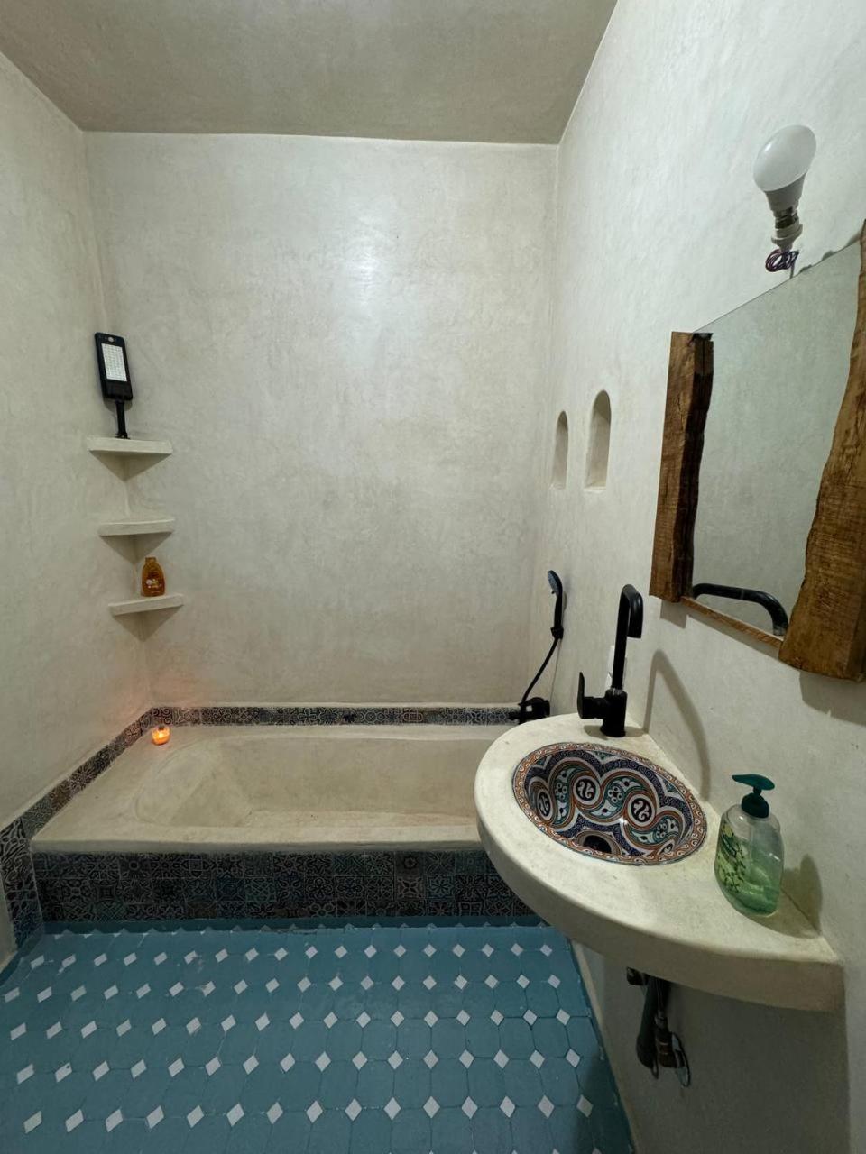 Photo 12