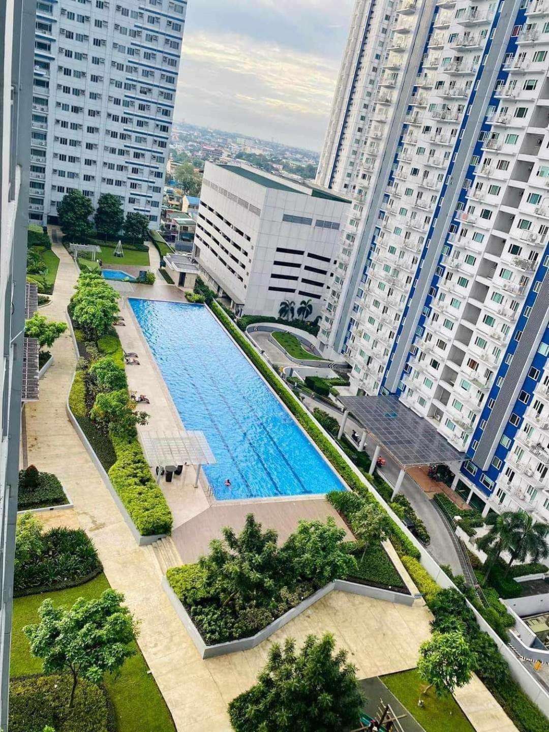 GM STAYCATION - 1 Bedroom, Parking, Gym, Pool, Getaway, Condo view 4