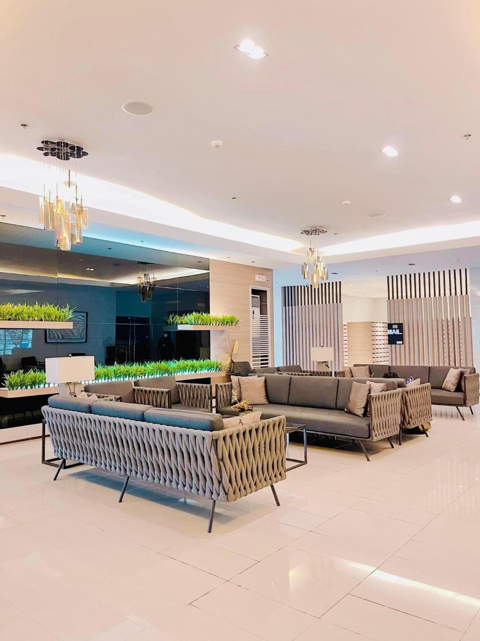 GM STAYCATION - 1 Bedroom, Parking, Gym, Pool, Getaway, Condo view 5