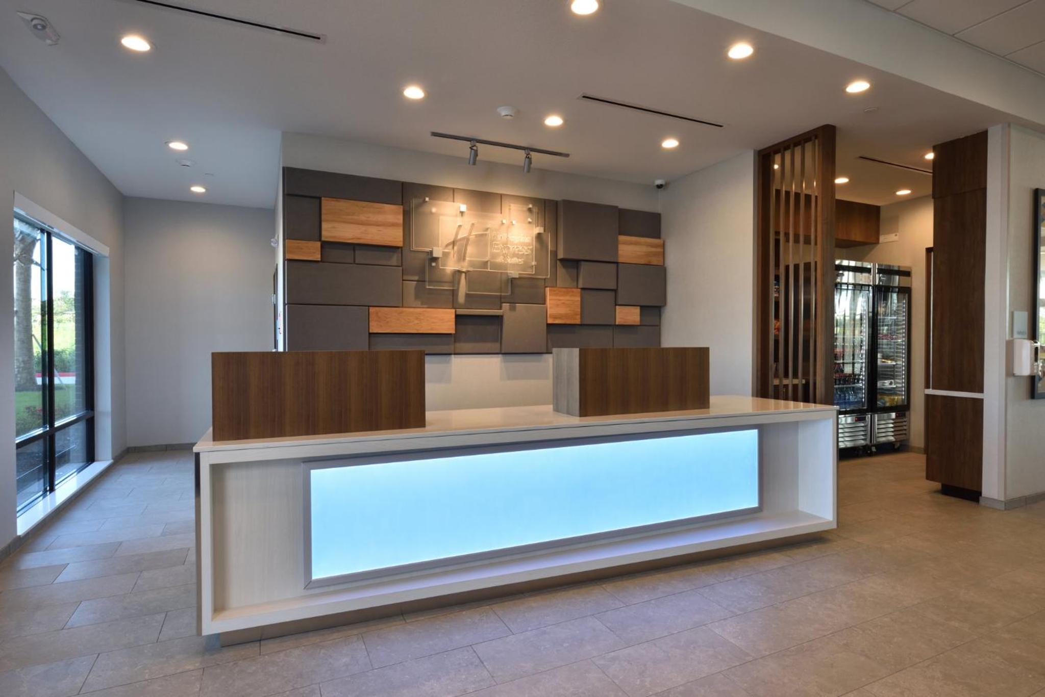 Palm Springs Vacations - Holiday Inn Express Suites Spring - Woodlands Area, an IHG Hotel - Property Image 17