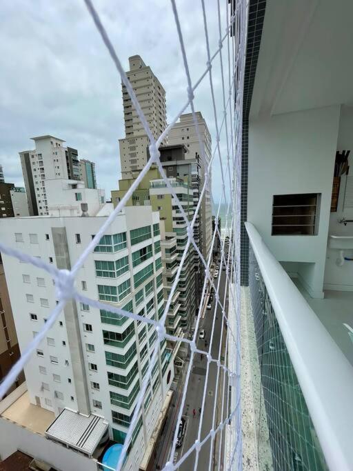 3 Suítes no Centro da Meia Praia