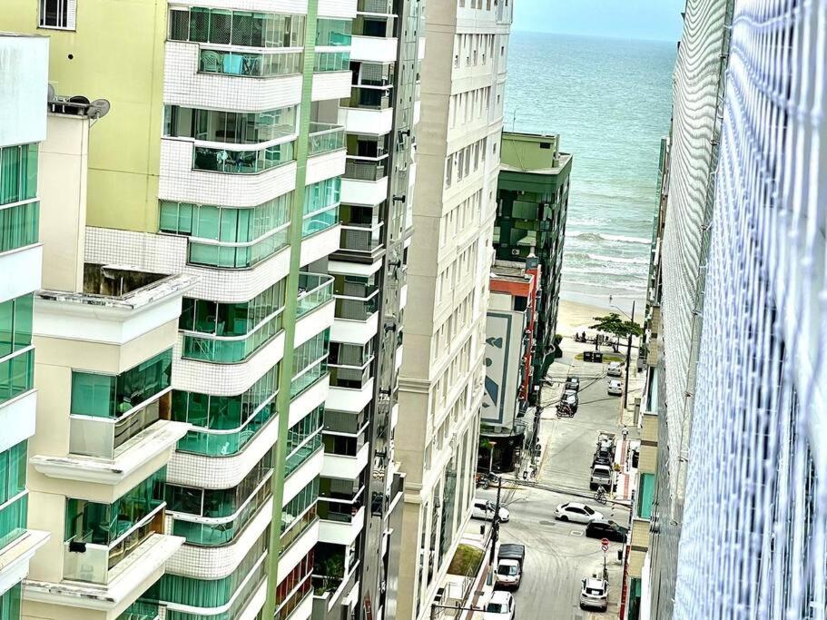 3 Suítes no Centro da Meia Praia