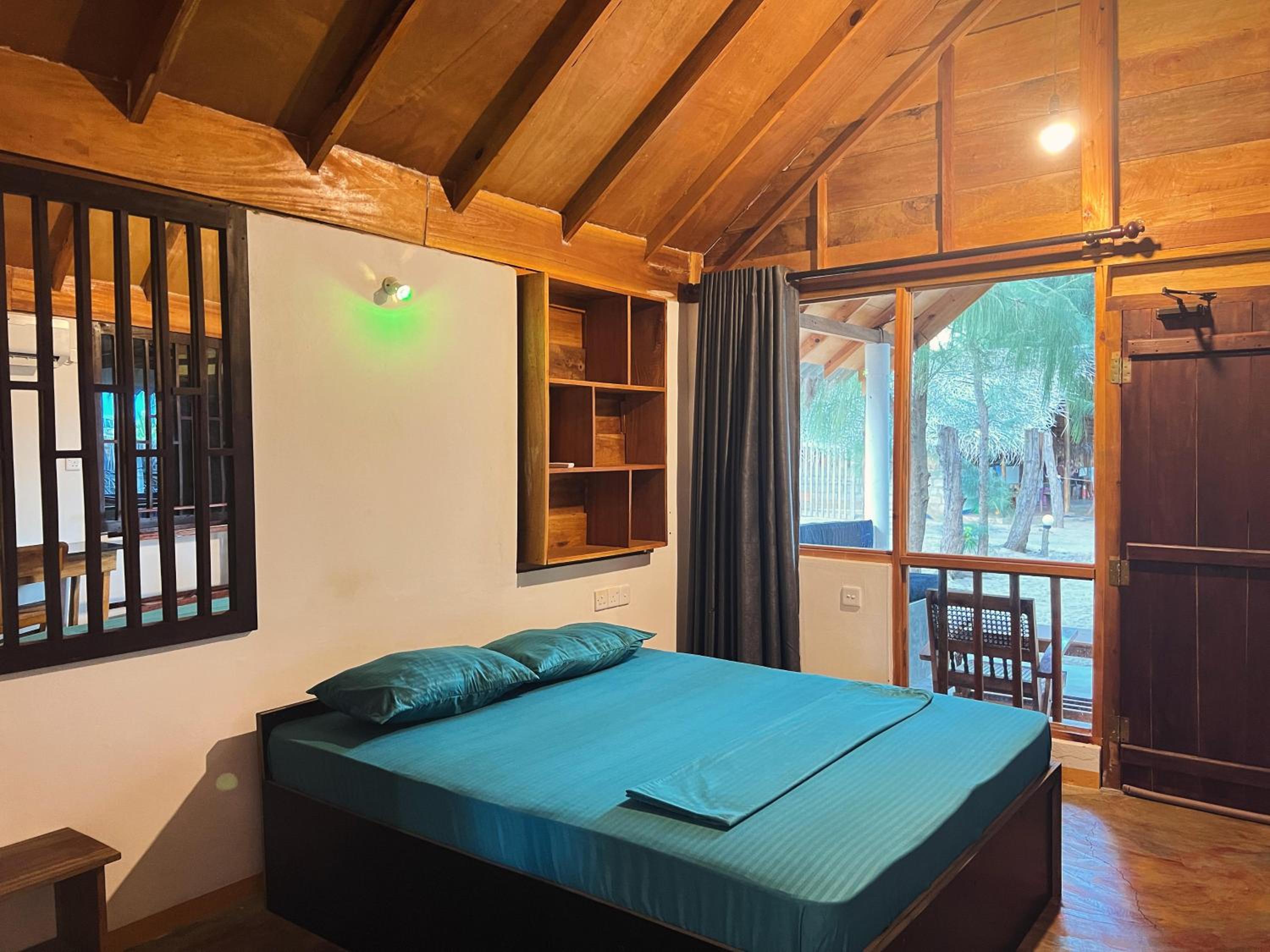 Sand Dune Beach Hotel & Surf Camp view 4