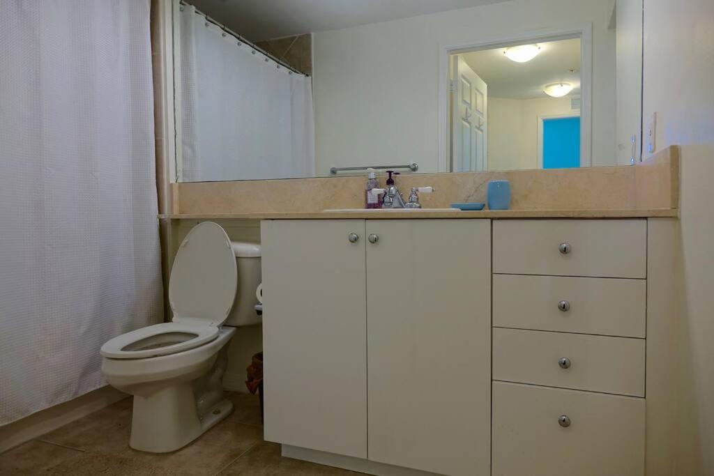 Luxurious, family-friendly 3BR condo on the water view 2
