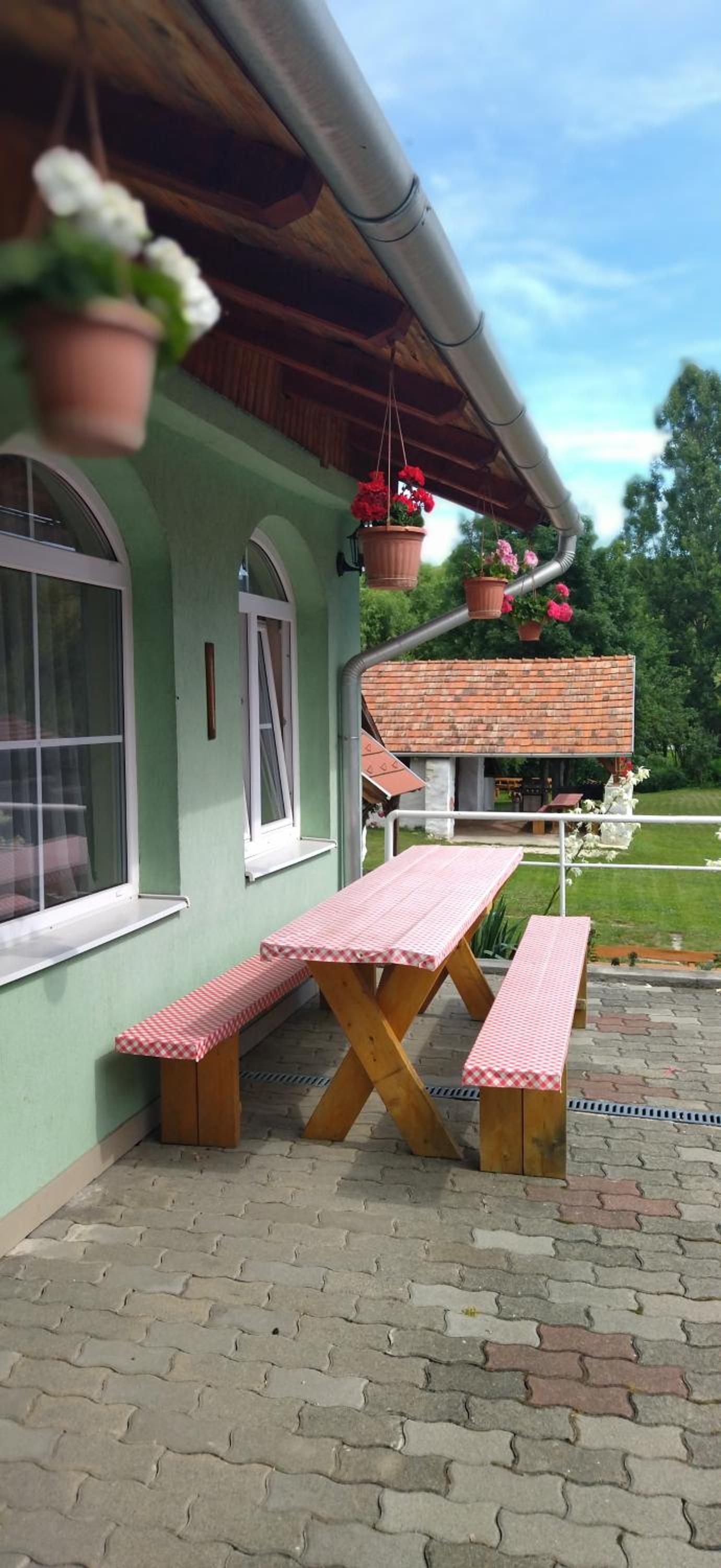 KOÓS VENDÉGHÁZ