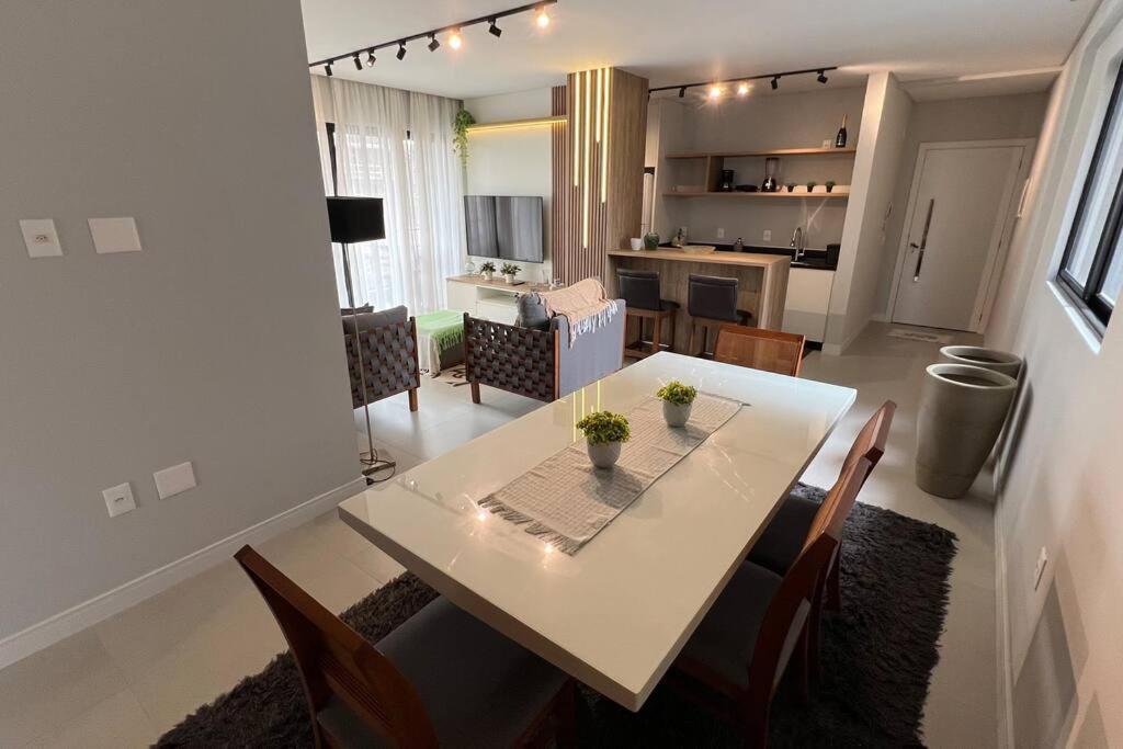 Lindo Apartamento de 3 dormitórios em Bombinhas