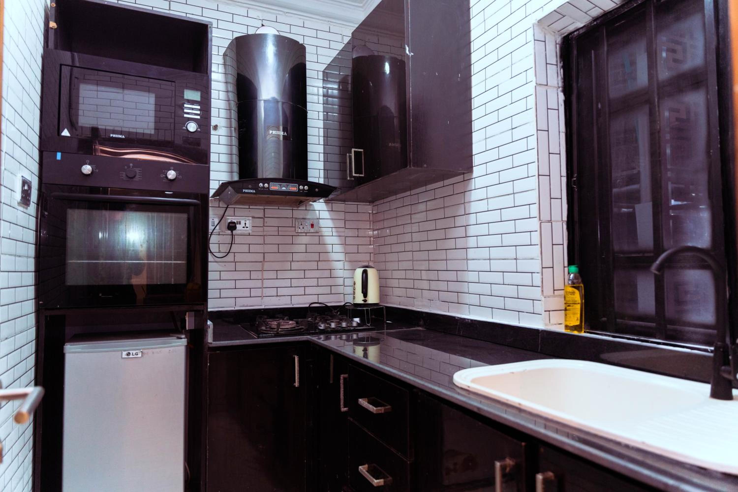 2-Bedroom Flat Lekki Phase 1 - Pool - Spa view 2