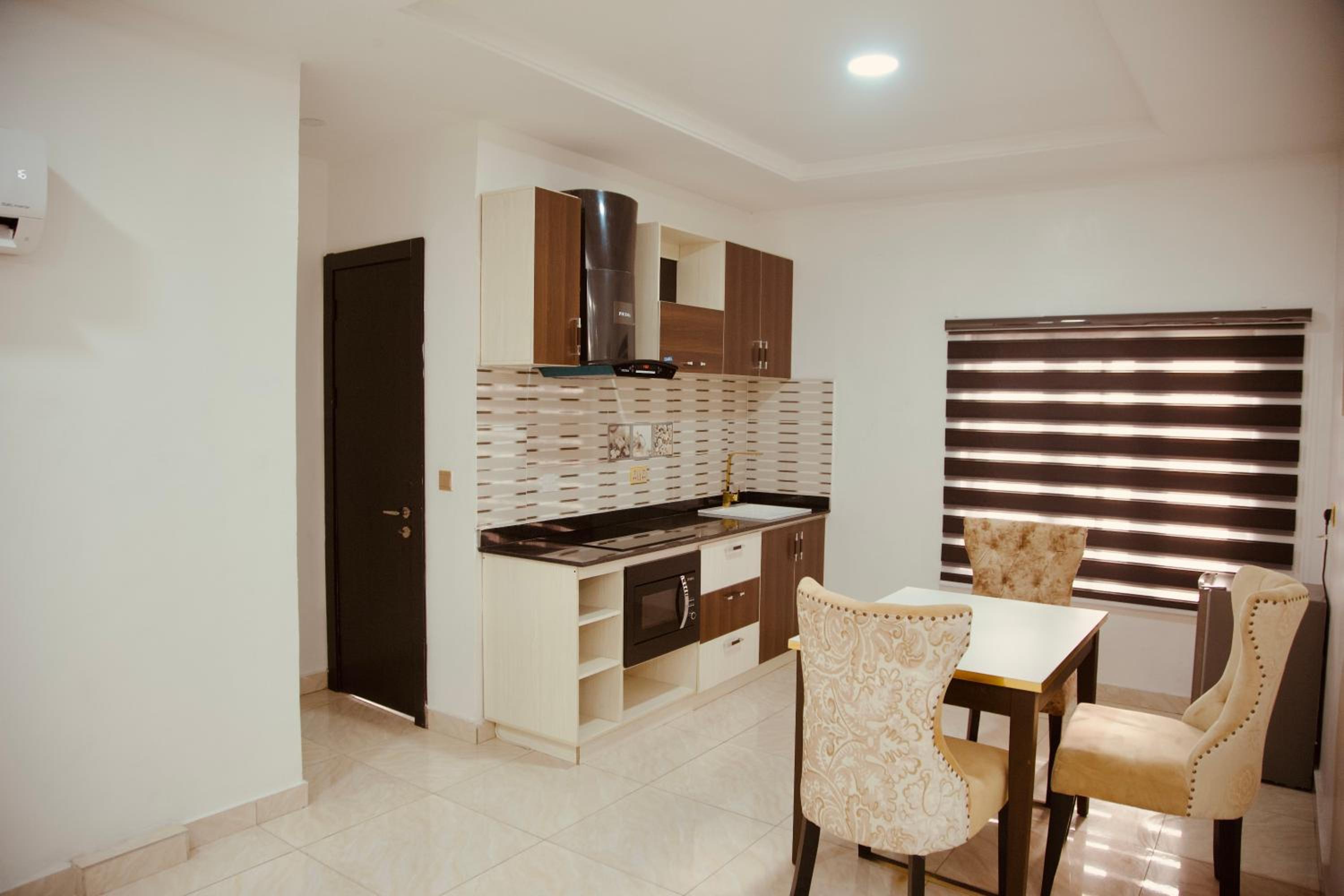 2-Bed Luxury Flat - Pet Friendly - Pool - Gym view 2
