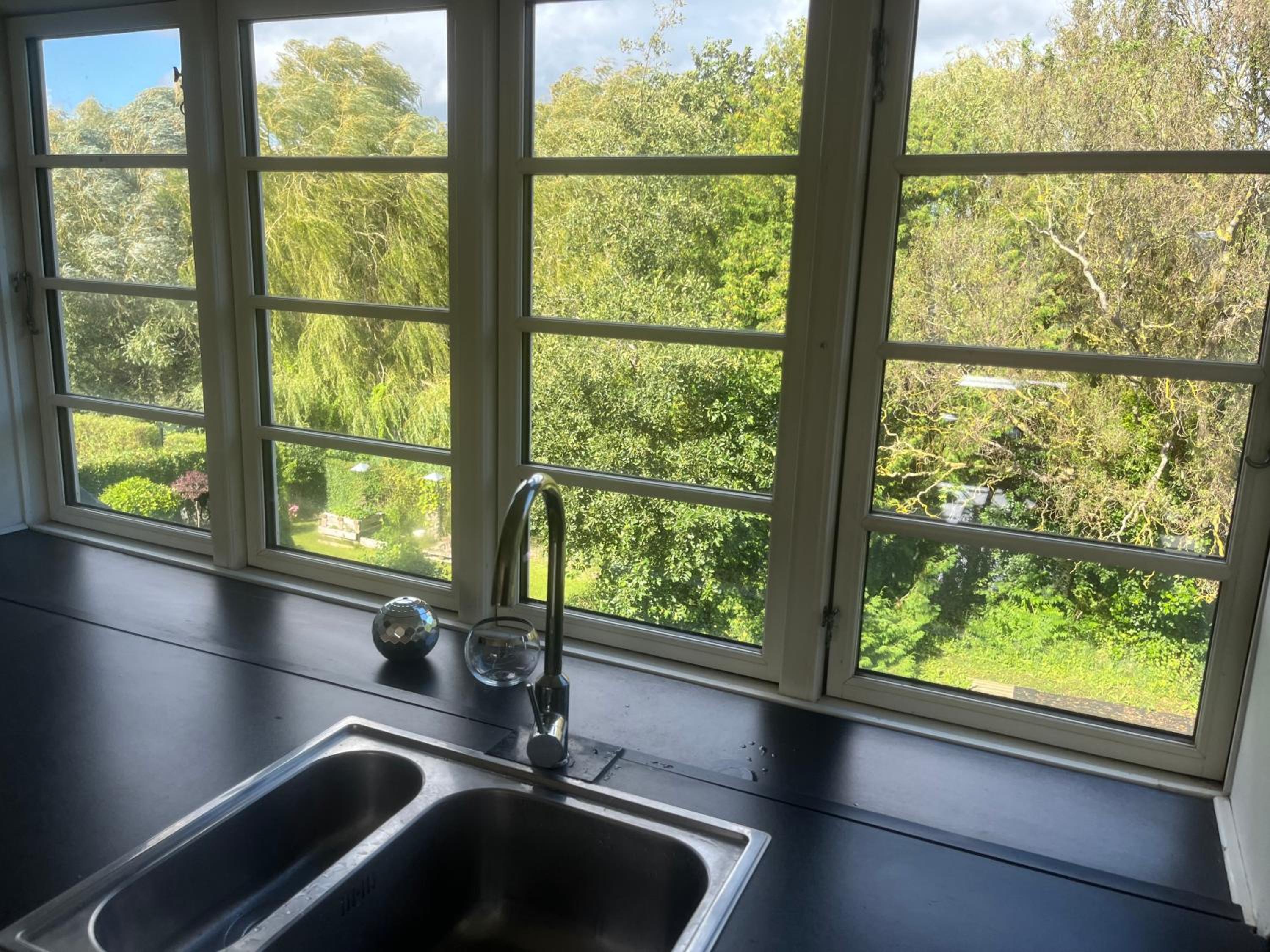 Charming Apartment with Lake View, Tennis Court- 5 Minutes from Odense Center view 4