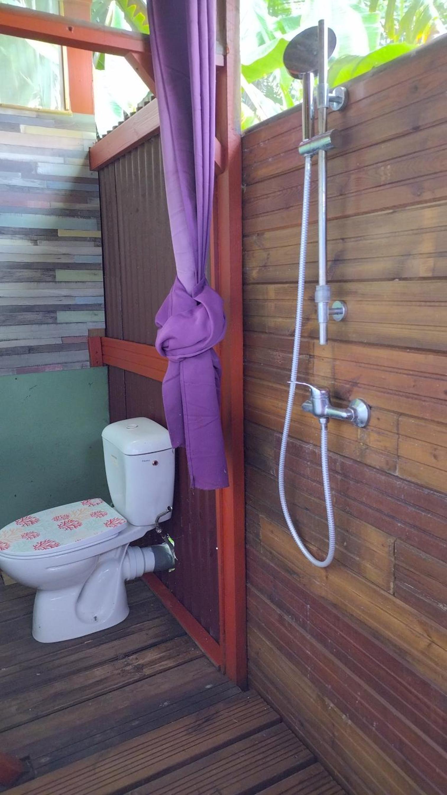Petite Maison Atypique En Bois view 4