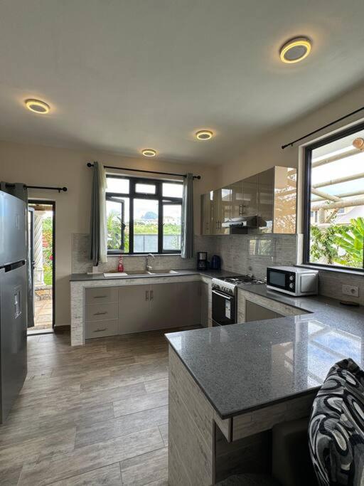 Modern Apt in Secure Gated Residence - BS1 view 4