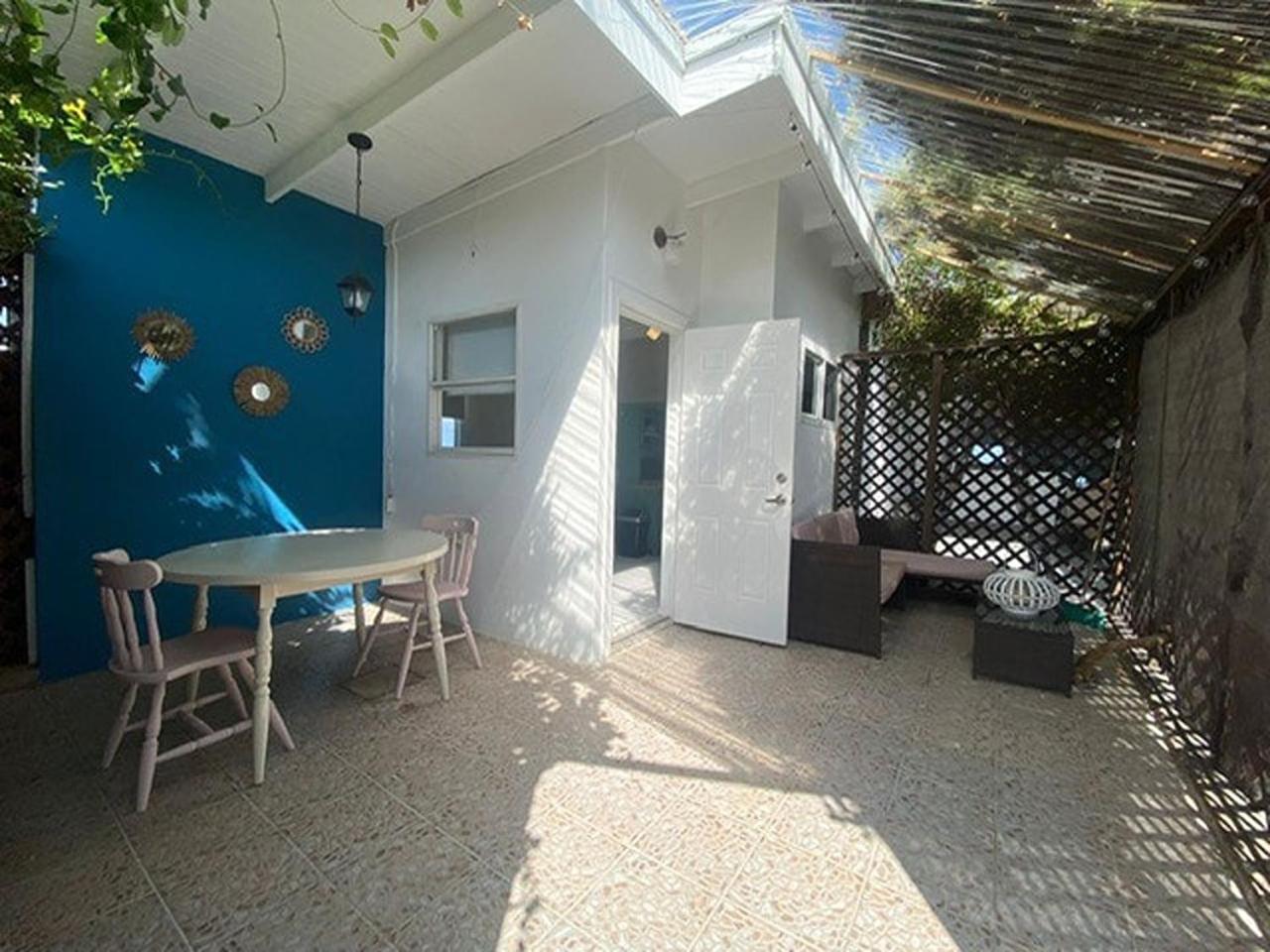 The Hill Cottage, private studio
