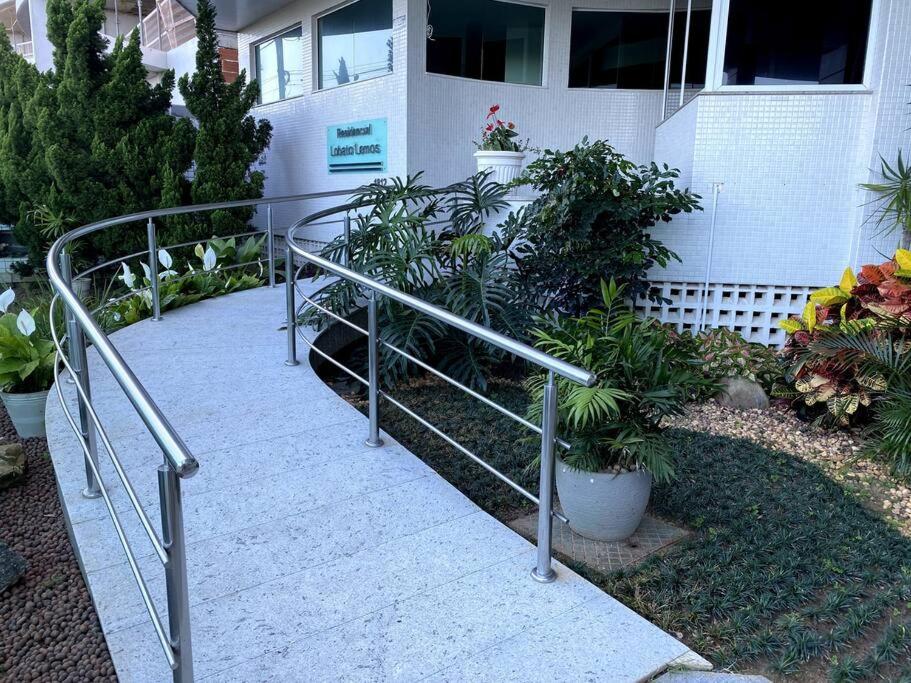 Bacutia, prédio frente ao mar!