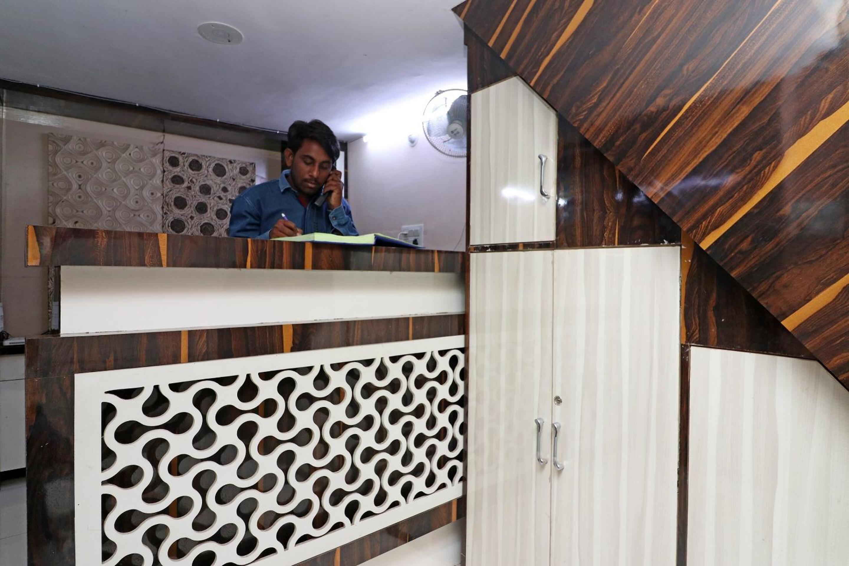 Lobby & Reception