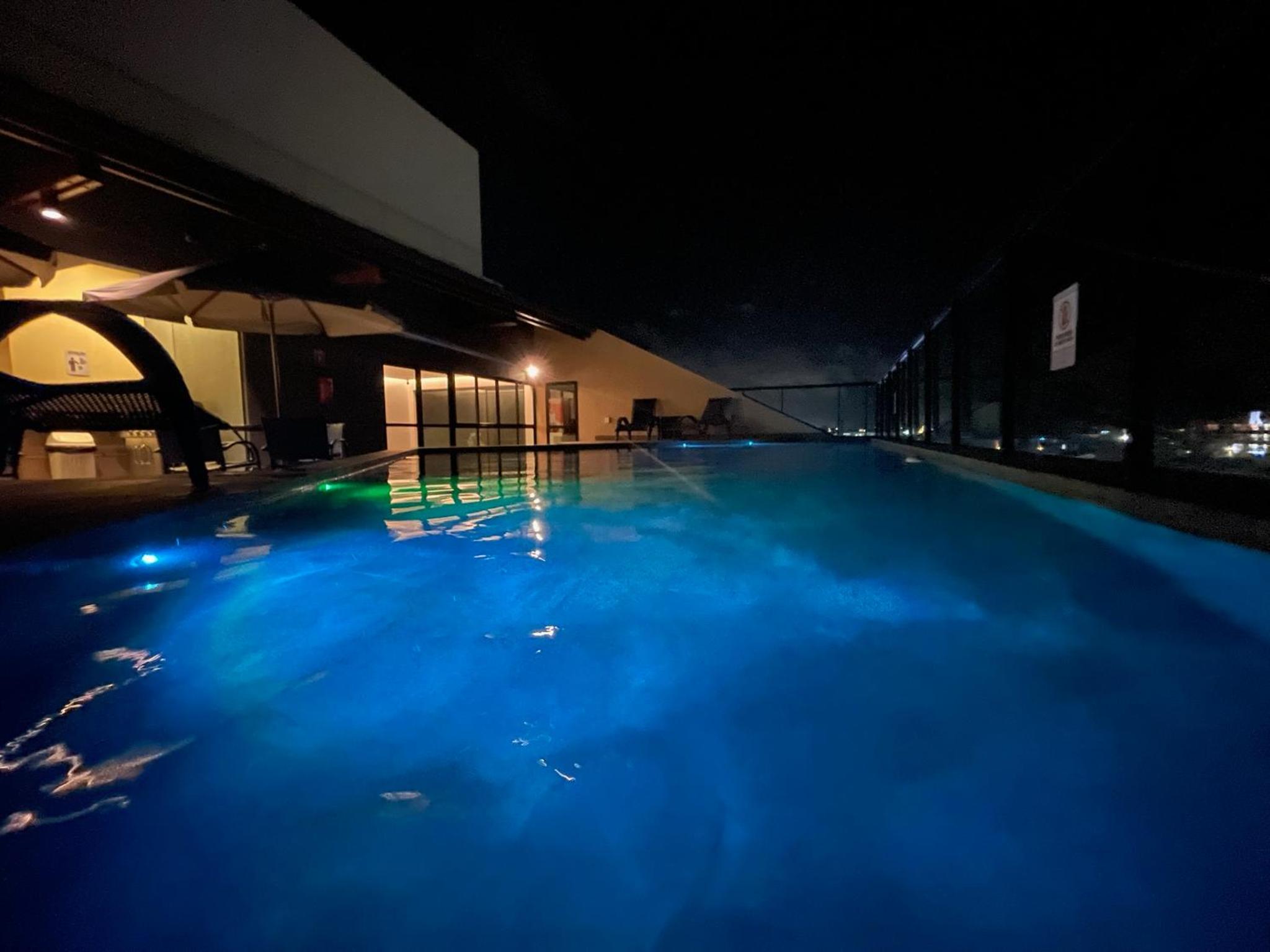 Apto com vista para o mar, Rooftop com piscina & sauna em Porto de Galinhas
