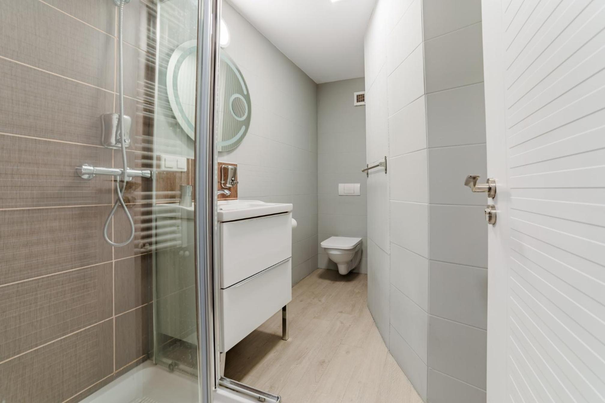 Romantic Jacuzzi Luxury Apartment view 3