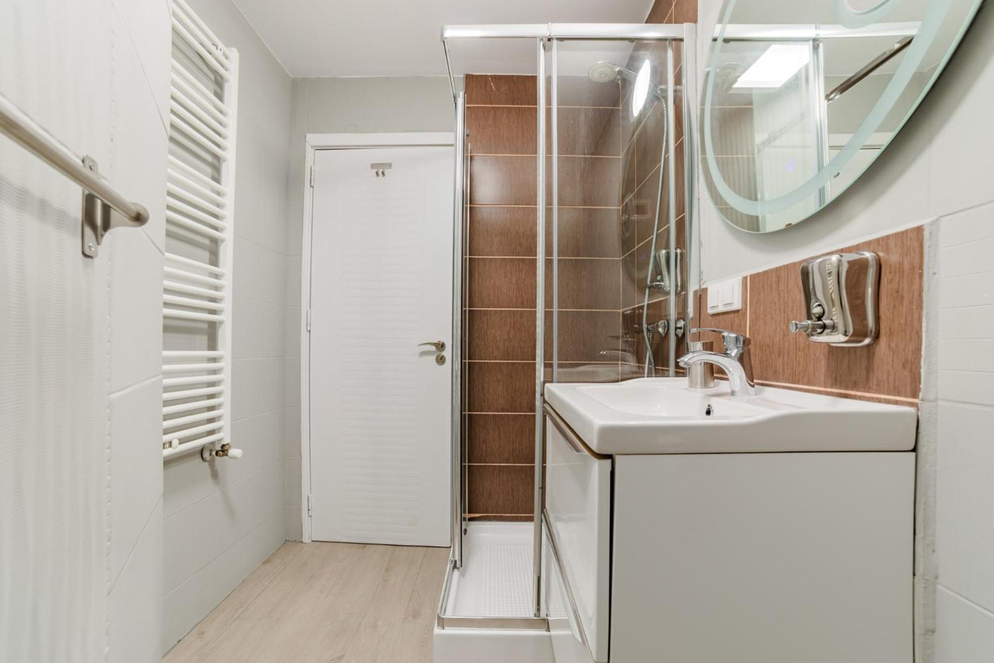Romantic Jacuzzi Luxury Apartment view 4