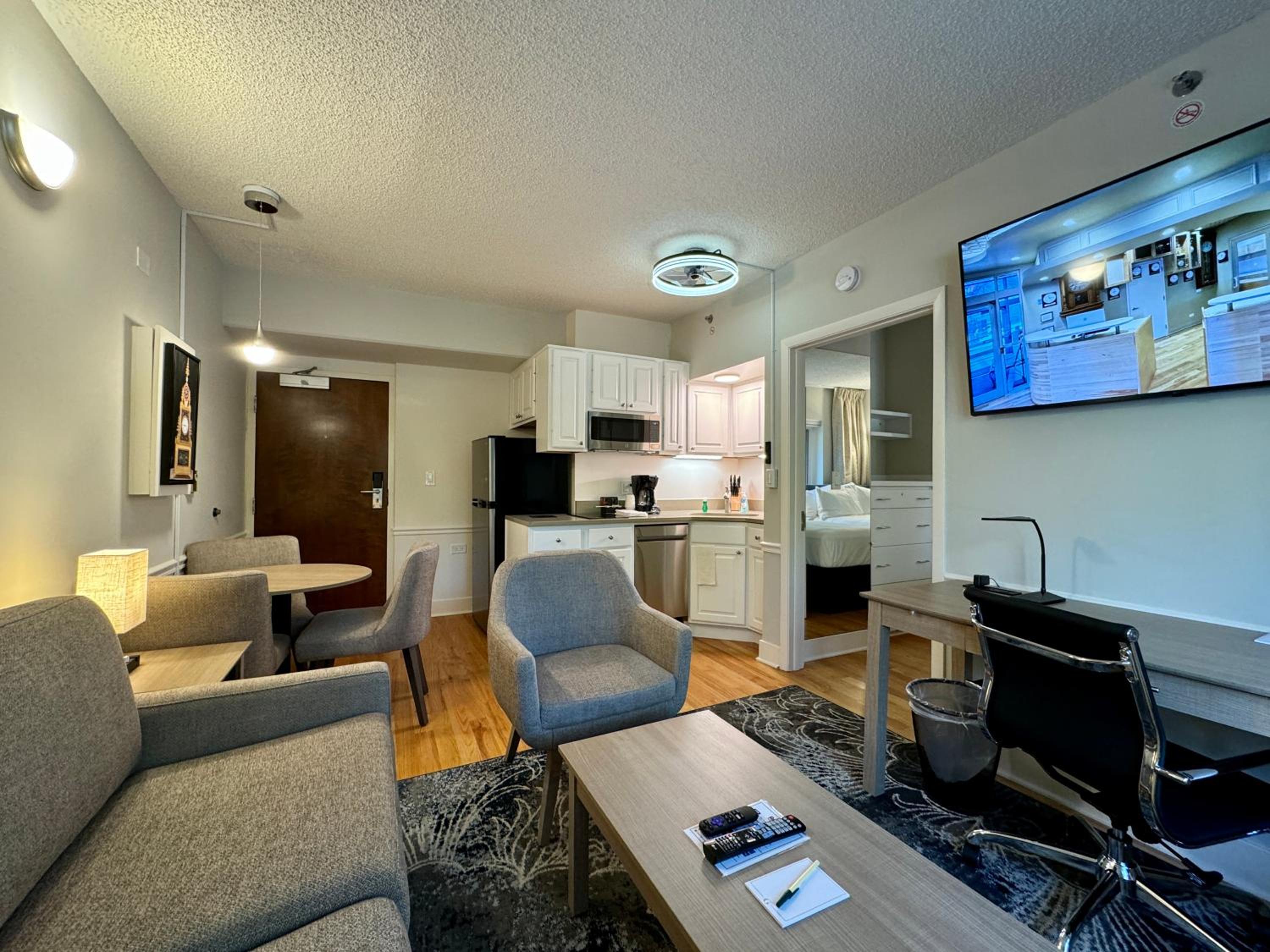 Evanston Vacations - The GEM Museum Suites - Property Image 31