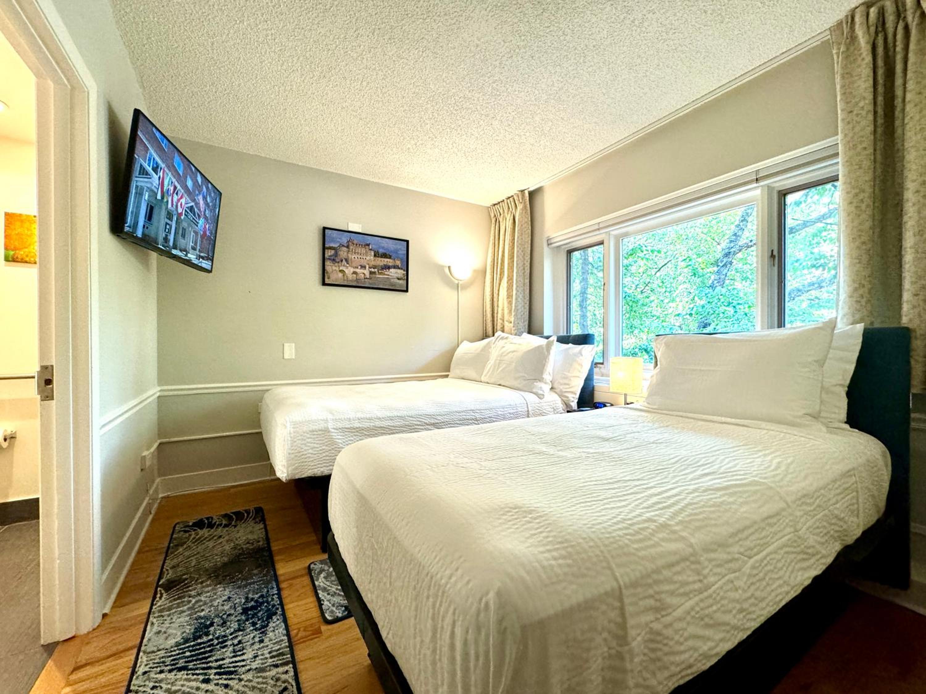 Evanston Vacations - The GEM Museum Suites - Property Image 21