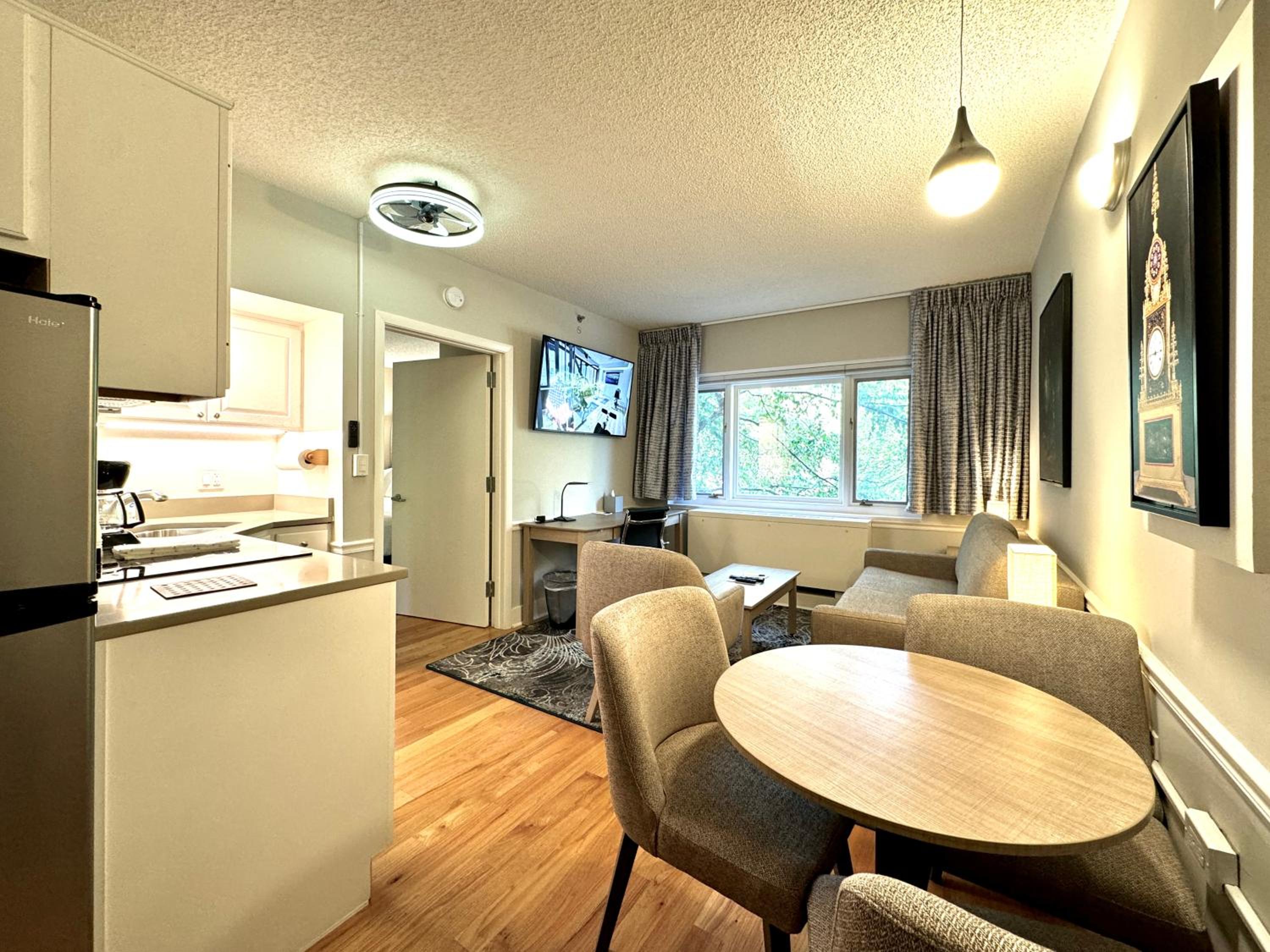 Evanston Vacations - The GEM Museum Suites - Property Image 22