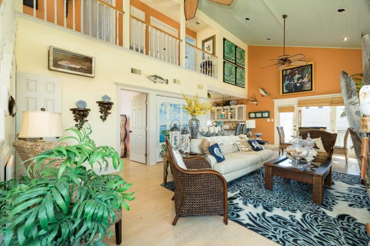 Waterfront Haven - Beautiful Bay Home with 2 Boat Slips and Great Fishing! view 3