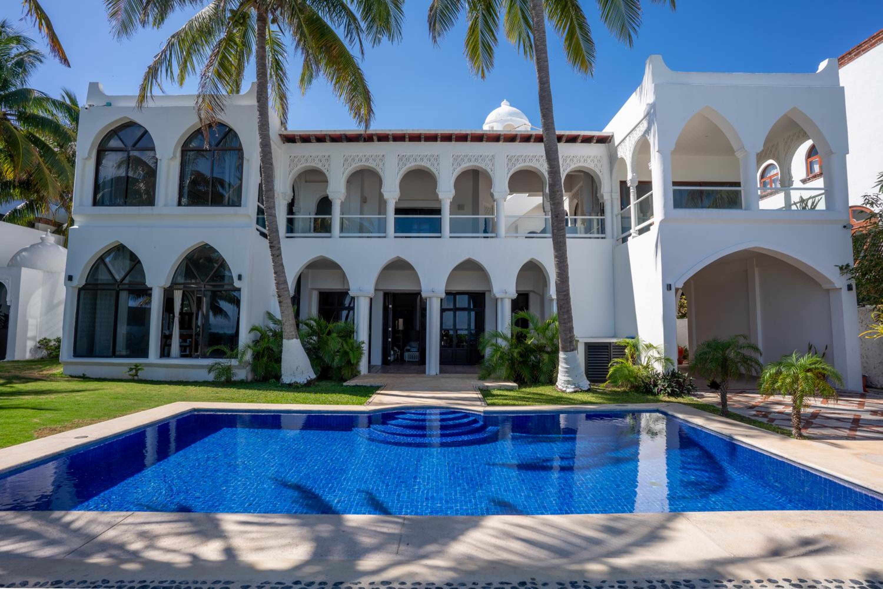 Unique 5BR Beachfront Villa w/ Private Pool!