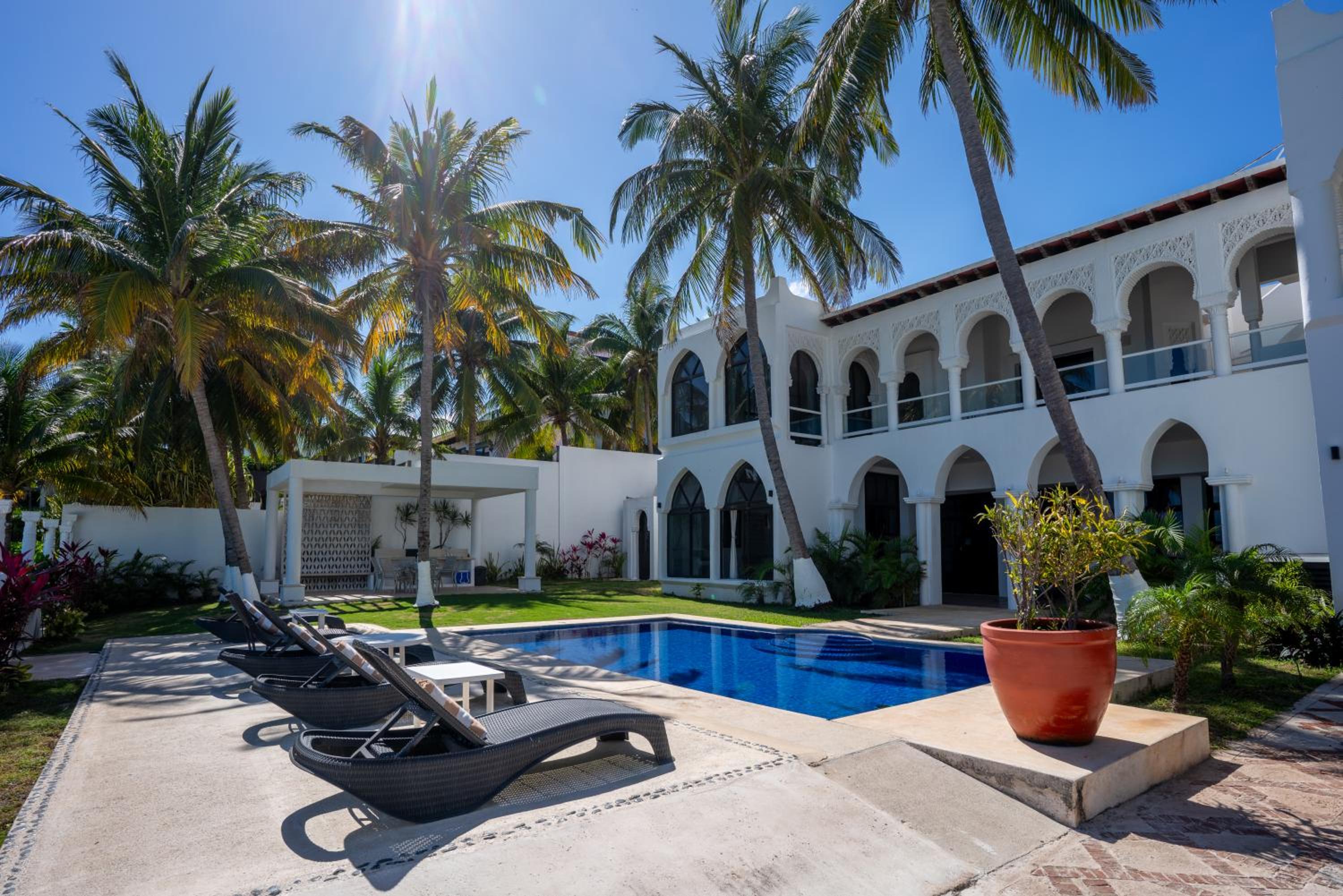 Unique 5BR Beachfront Villa w/ Private Pool!