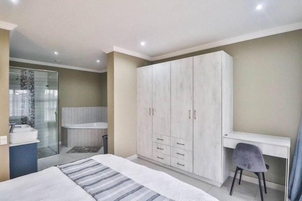 Hartbeespoort Dam Getaway Home