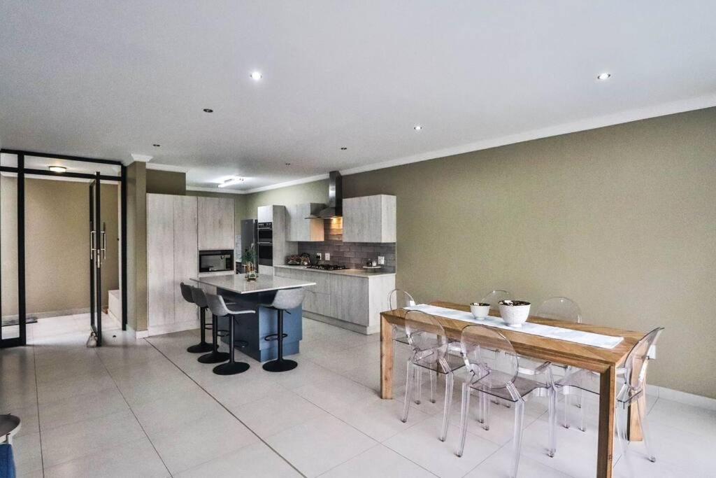 Hartbeespoort Dam Getaway Home