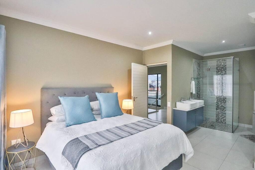 Hartbeespoort Dam Getaway Home