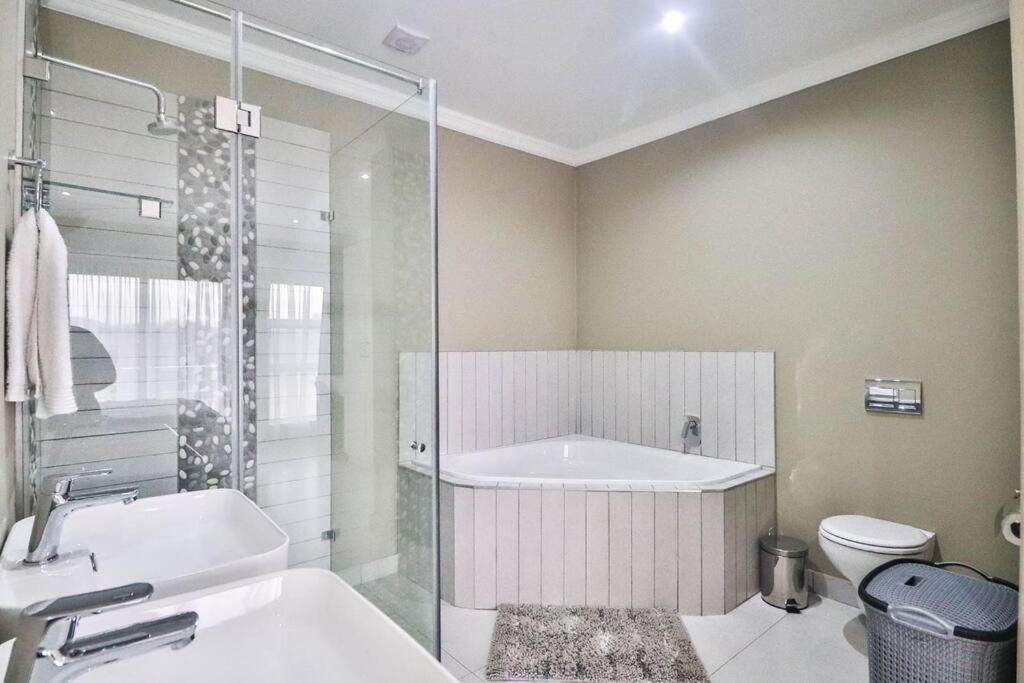 Hartbeespoort Dam Getaway Home