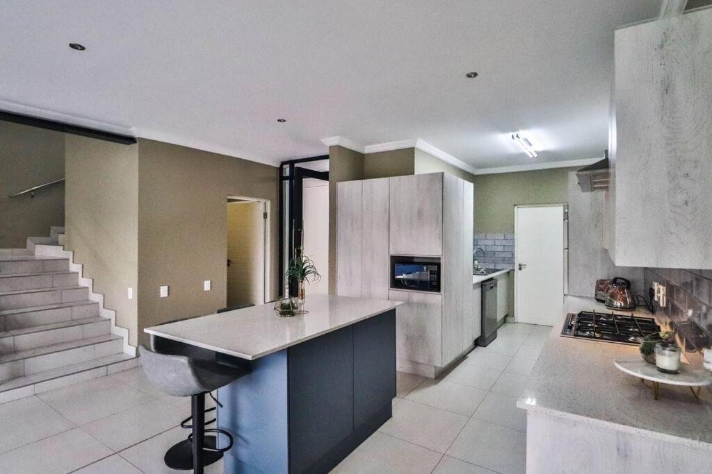Hartbeespoort Dam Getaway Home