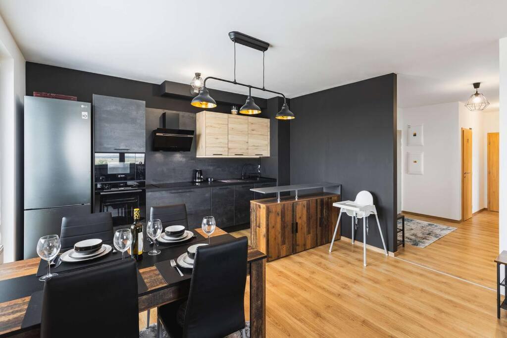 BNB Airport View Industrial Loft