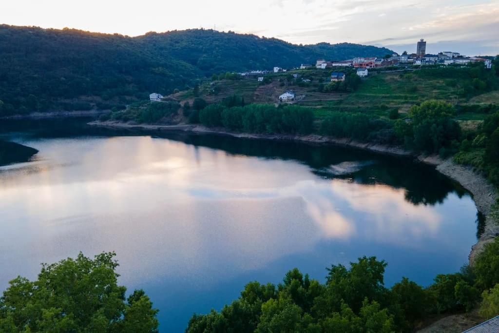 PISO en Viana do Bolo con vistas al lago desde todas las habitaciones view 2