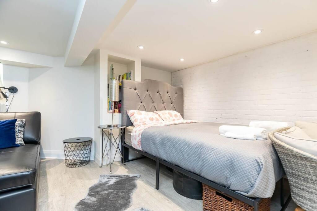 Grand 3 BR Toronto Victorian Entire Home