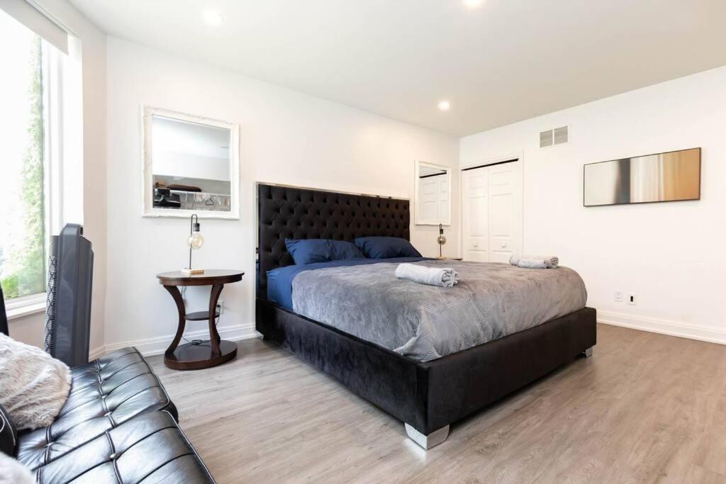 Grand 3 BR Toronto Victorian Entire Home