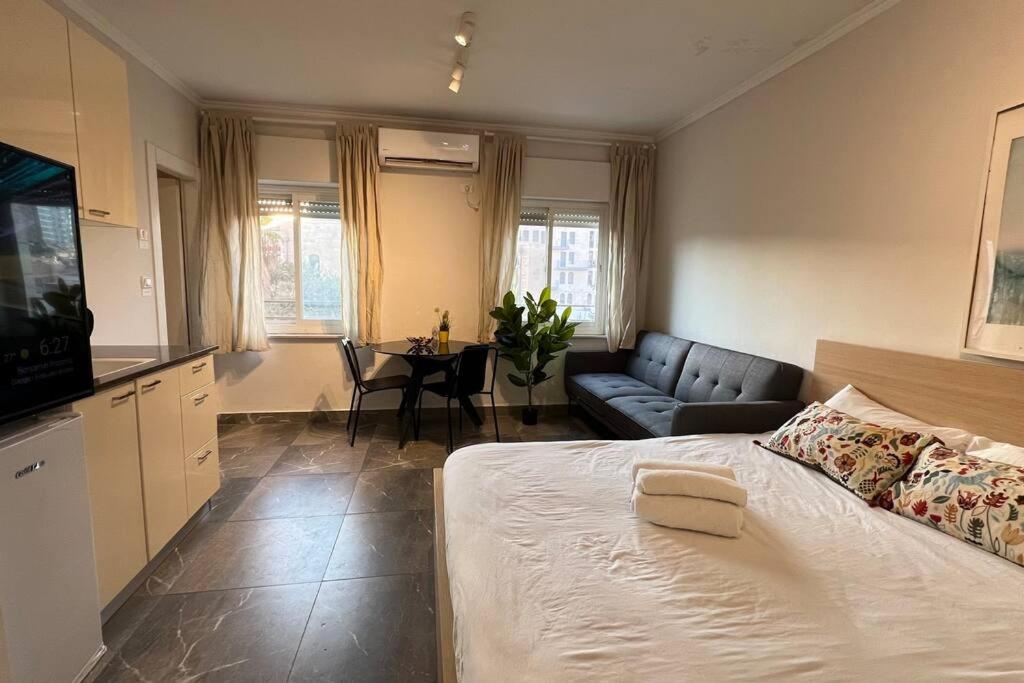 Gabriel Apartments - Design Suites In JEM City Center view 5