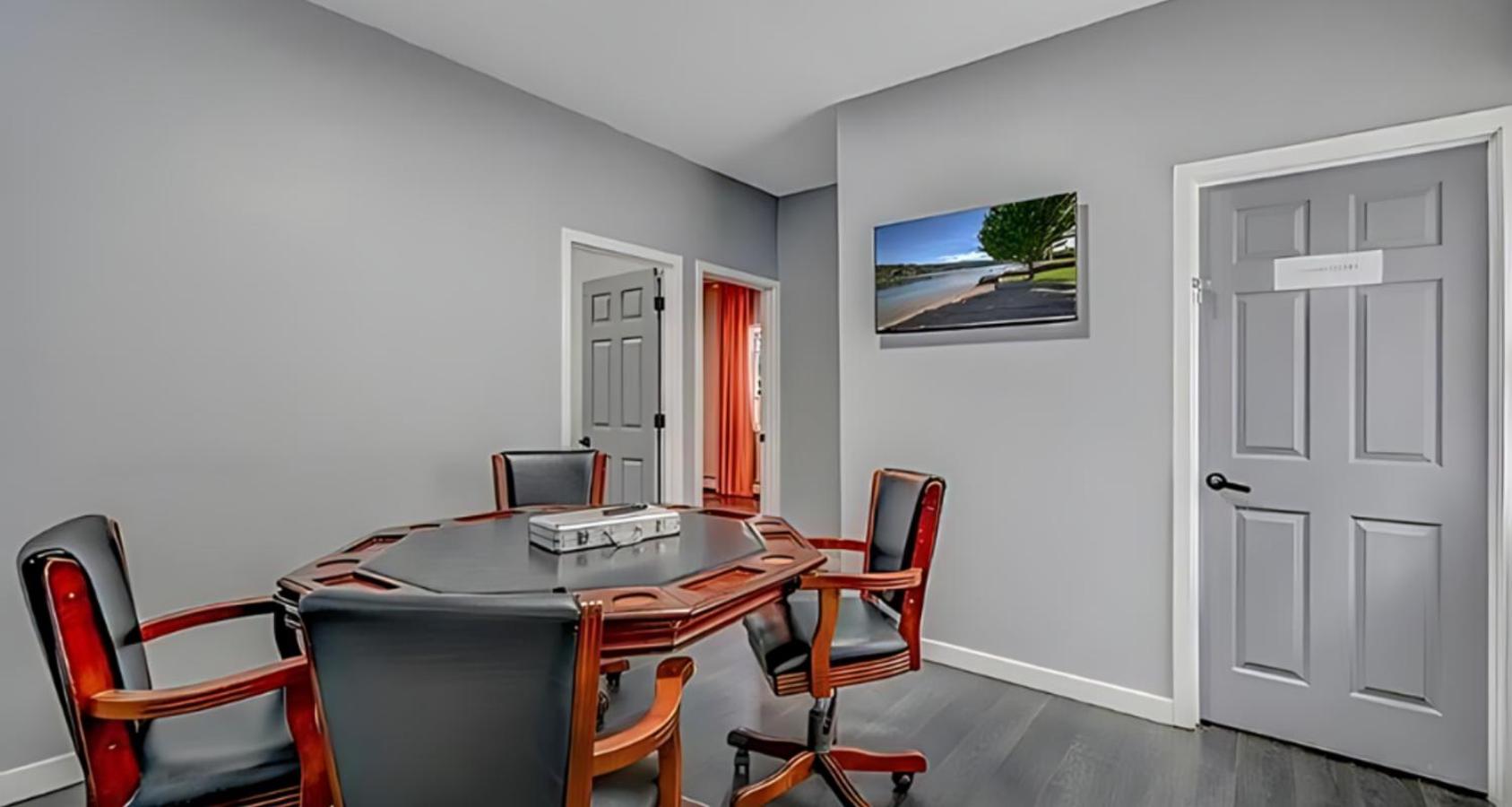 Hotel Peaceful Pocono Home With Hot Tub, Gym, & Office