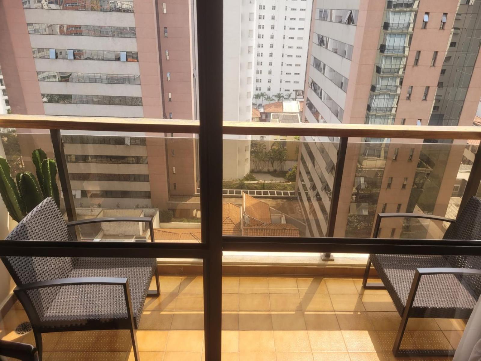 Flat Rua Haddock Lobo 867 com 2 Quartos e Sacada e Enxoval