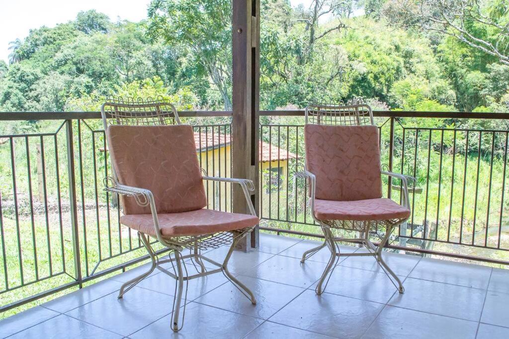 Piscina, churrasco, fogão a lenha a uma hora de BH