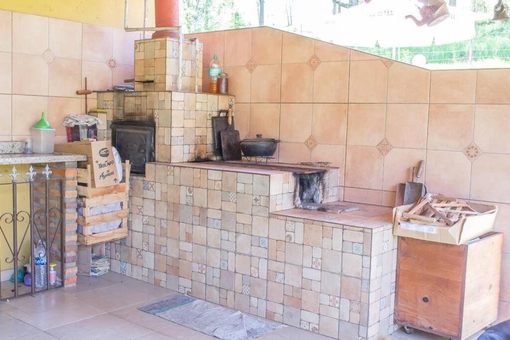 Piscina, churrasco, fogão a lenha a uma hora de BH