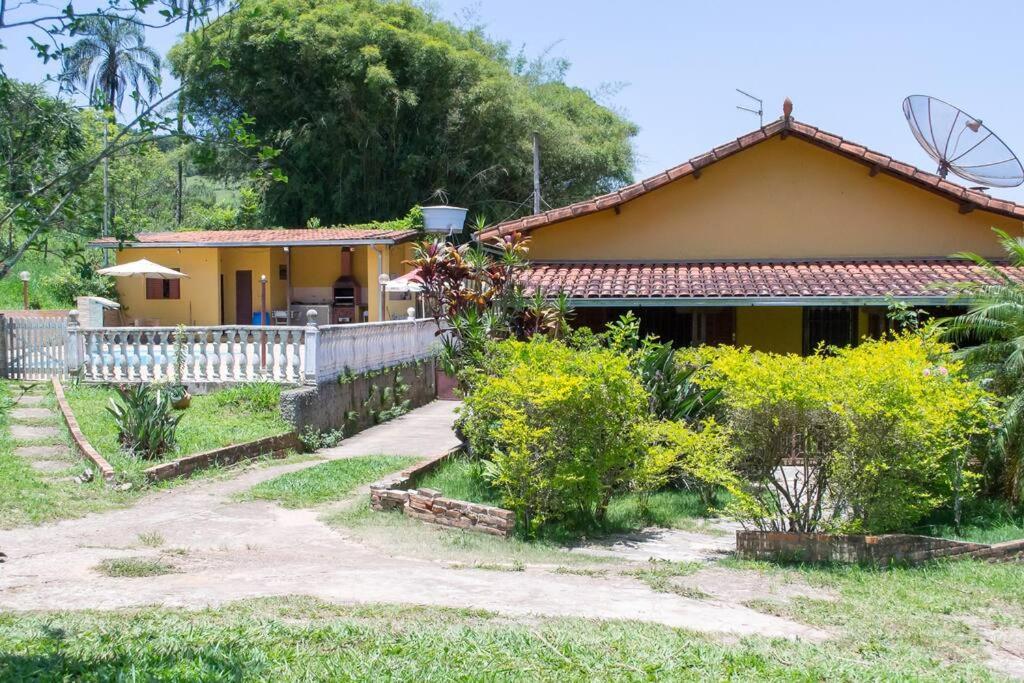 Piscina, churrasco, fogão a lenha a uma hora de BH