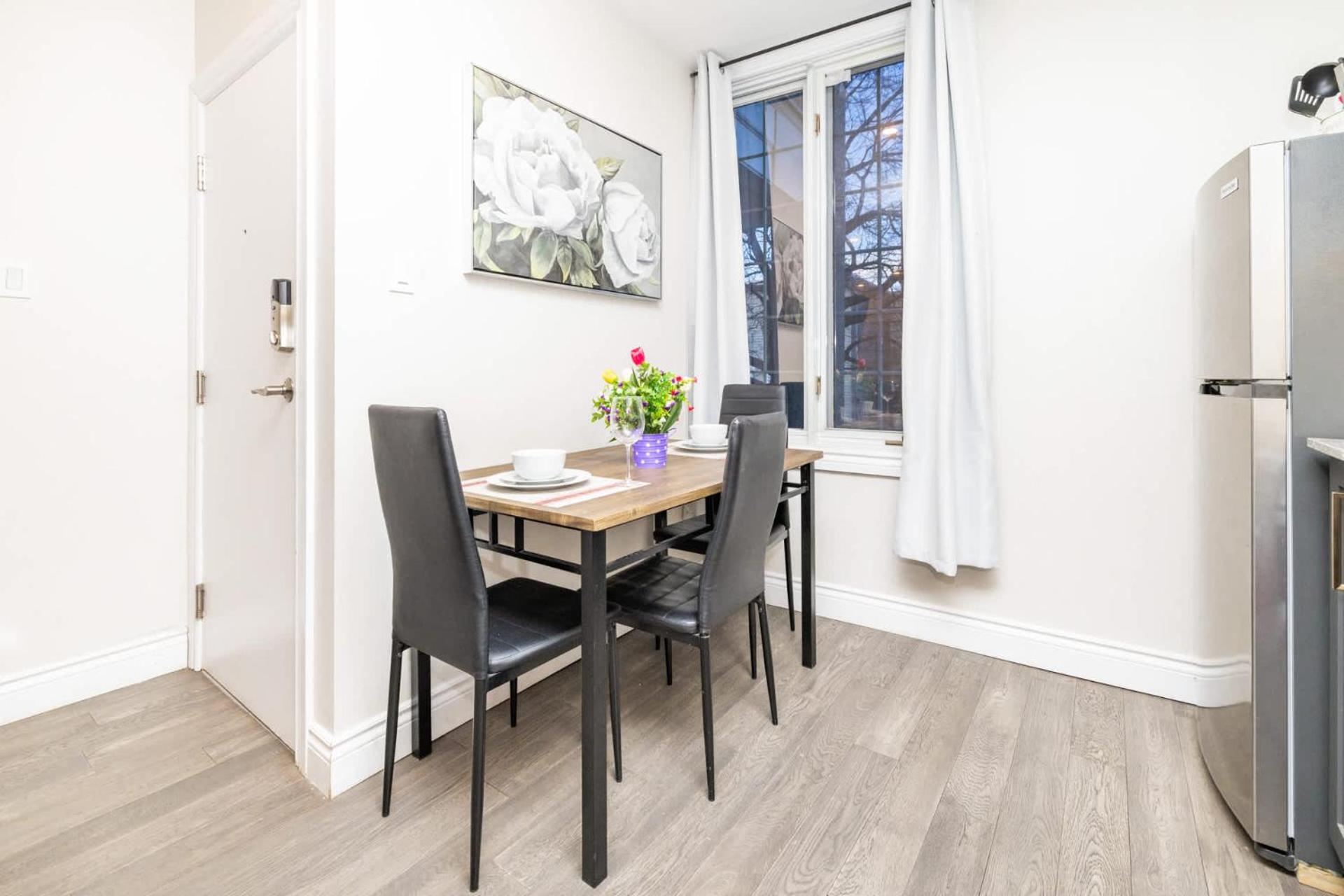 Lowertown Apartment - Sleeps 4