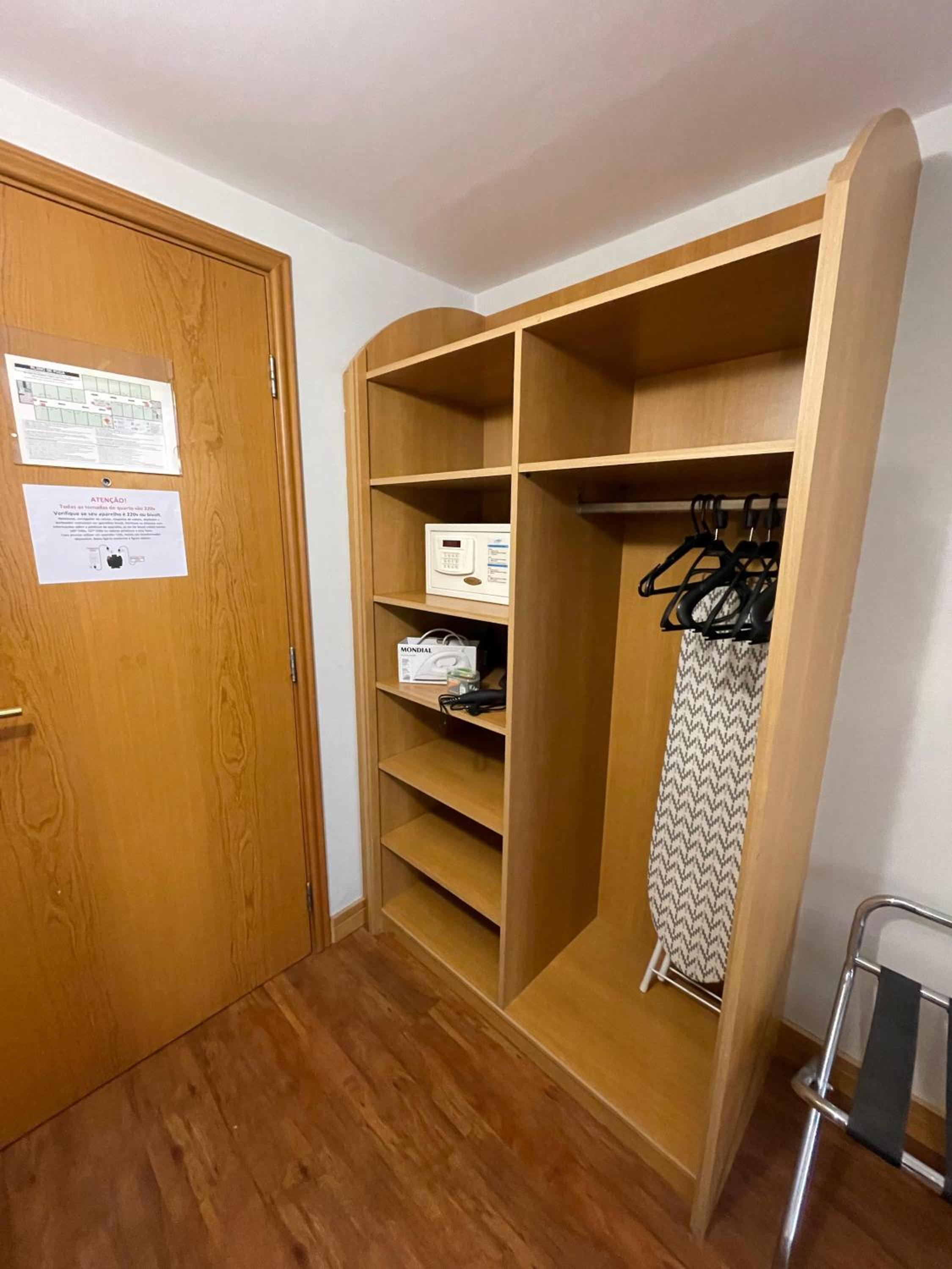 Flat particular no hotel Slav. Downtown c/vaga