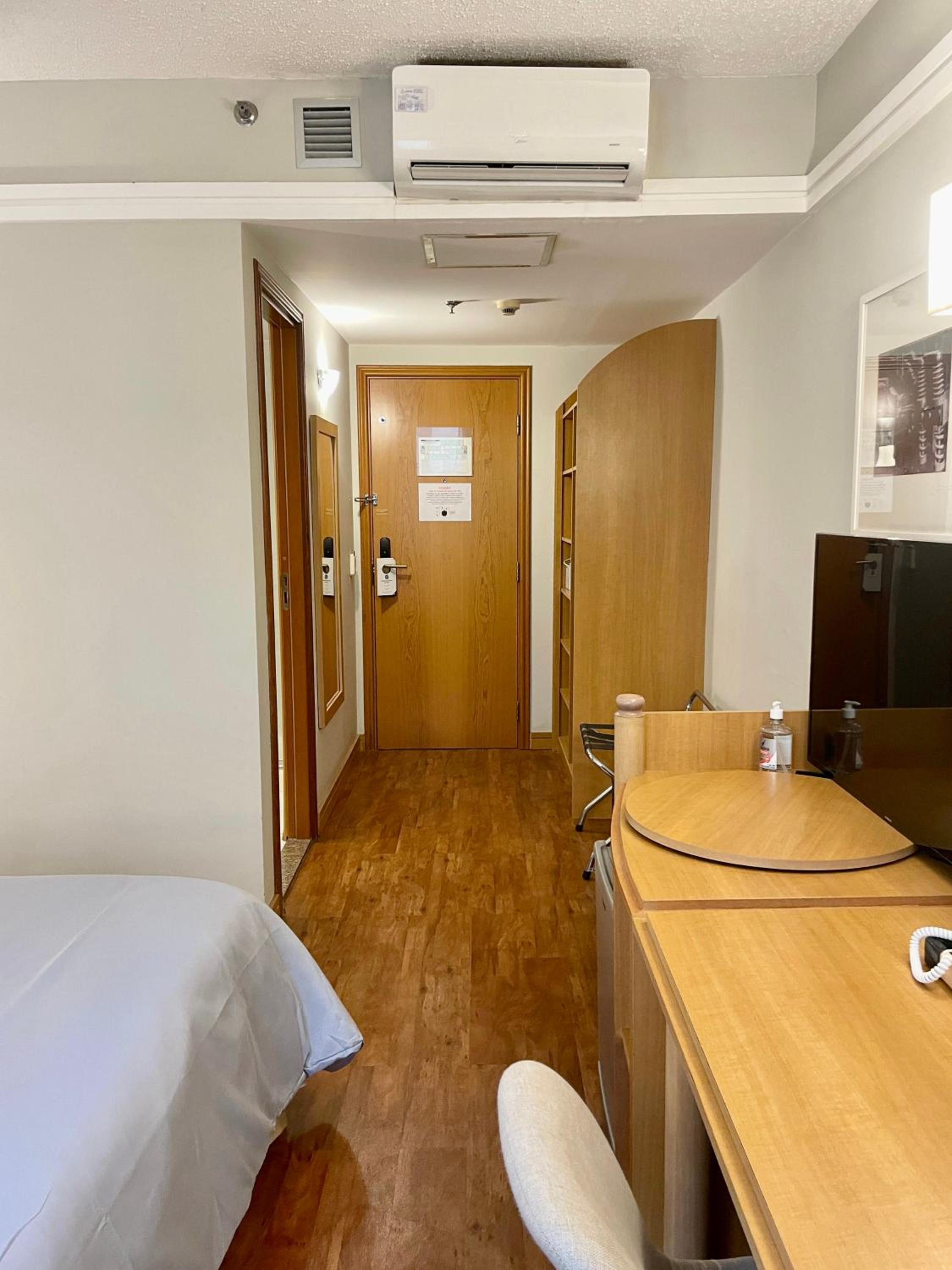 Flat particular no hotel Slav. Downtown c/vaga