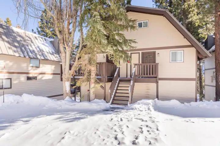 Perfect Ski Rental 2 blocks from Village Gondola view 5