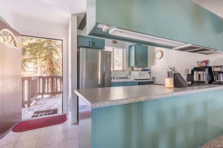 Perfect Ski Rental 2 blocks from Village Gondola view 4
